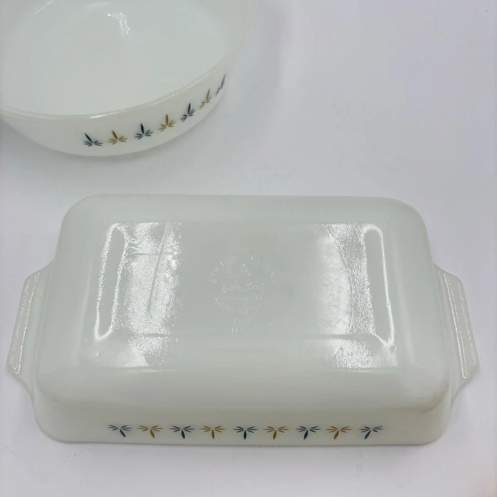 2 VTG Anchor Hocking Fire King Candle Glow 1.5 Qt Casserole 437 & 1 Qt Loaf 441